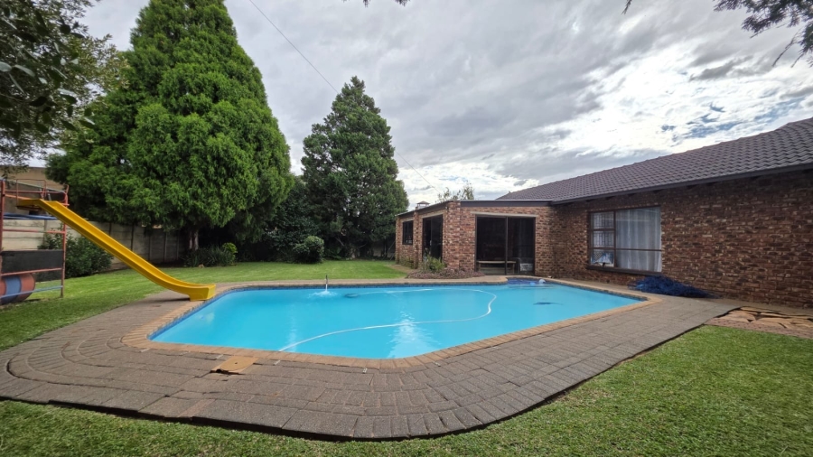 3 Bedroom Property for Sale in La Hoff North West